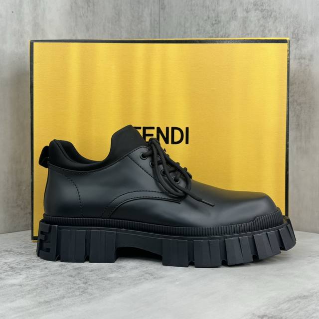 新款上架fendi 24Ss 马丁德比鞋全新fendigraphy 马丁德比鞋 抛光小牛皮制作 配以fendi暗花配饰 机车造型时尚前卫 原版复刻 码数:38-