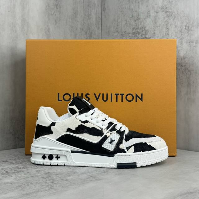 新款上架2054 Louis*Vuitto* Lv Trainer 最新款 大底和面料私模 绝对下血本费心思的一款鞋子 自vifgil到来之后而设计的这一系列