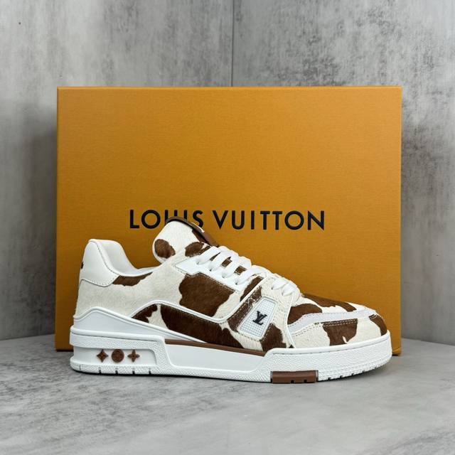 新款上架2054 Louis*Vuitto* Lv Trainer 最新款 大底和面料私模 绝对下血本费心思的一款鞋子 自vifgil到来之后而设计的这一系列