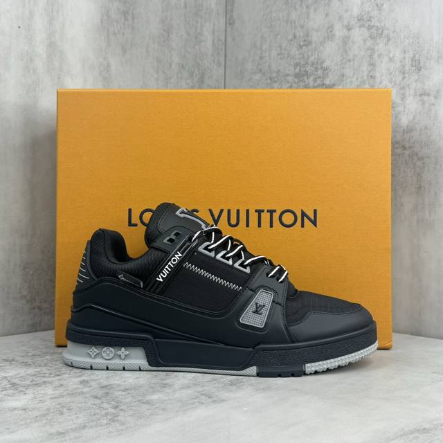 新款上架2054 Louis*Vuitto* Lv Trainer 最新款 大底和面料私模 绝对下血本费心思的一款鞋子 自vifgil到来之后而设计的这一系列