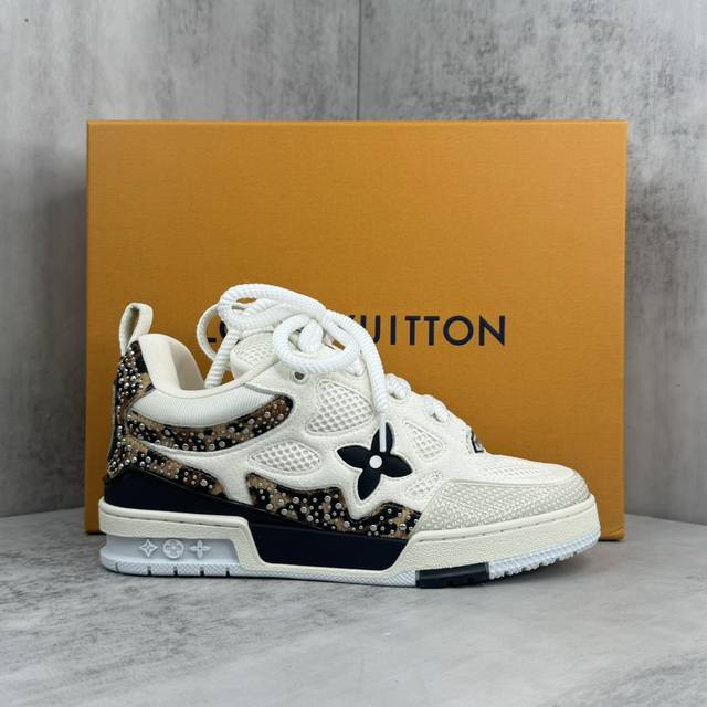 新款上架louis Vuitton 24Ss Skate Sk8面包滑板鞋 从名字上来看是为新款滑板鞋 和中高帮的篮球鞋比起来，这种休闲风的运动鞋才是球鞋爱好者