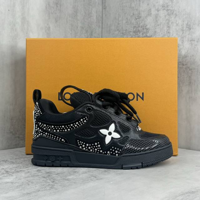 新款上架louis Vuitton 24Ss Skate Sk8面包滑板鞋 从名字上来看是为新款滑板鞋 和中高帮的篮球鞋比起来，这种休闲风的运动鞋才是球鞋爱好者