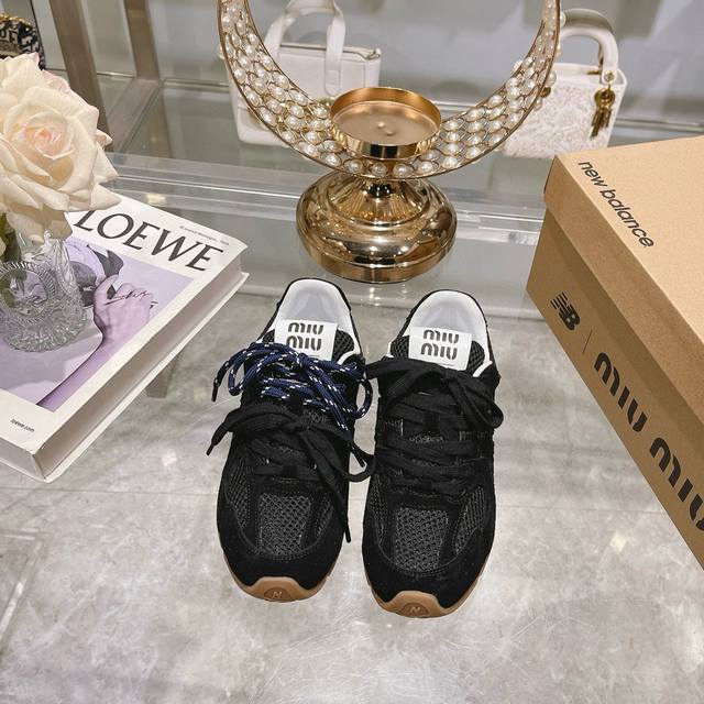 出厂 新色增加miumiux New Balance 漆面休闲阿甘鞋德训鞋运动鞋原版开发，Miu Miux从new Balance 经典 Nb530运动鞋中汲取