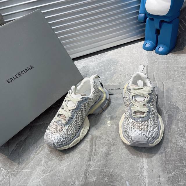 出厂高版本 顶级版本： 巴黎世家3Xl网钻款Balenciaga Phantom Sneaker 官方同步 巴黎世家全新3Xl十代潮流跑鞋 增加全新设计 在延续