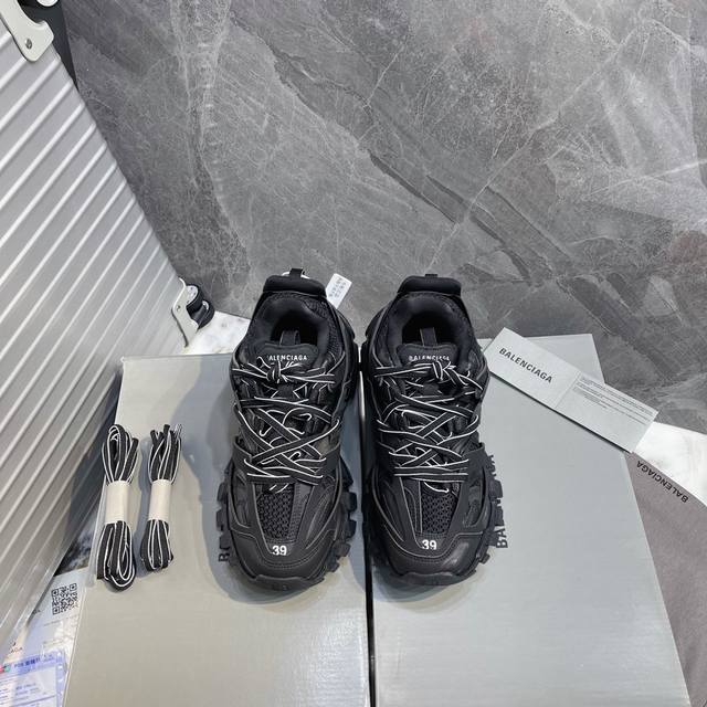 出厂价 Size:36 37 38 39 40 41 42 43 44 45巴黎世家3代首发#Balenciaga Track-S 秋冬系列 官网预售已经开始#