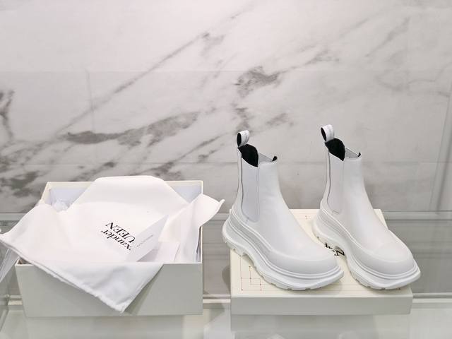 男码+10 顶级版本Alexander Mcqueen 秋冬最新tread Slick 小牛皮切尔西靴，复古潮流逆天单品，极简风格 帆布，厚底，大头版型完全融合