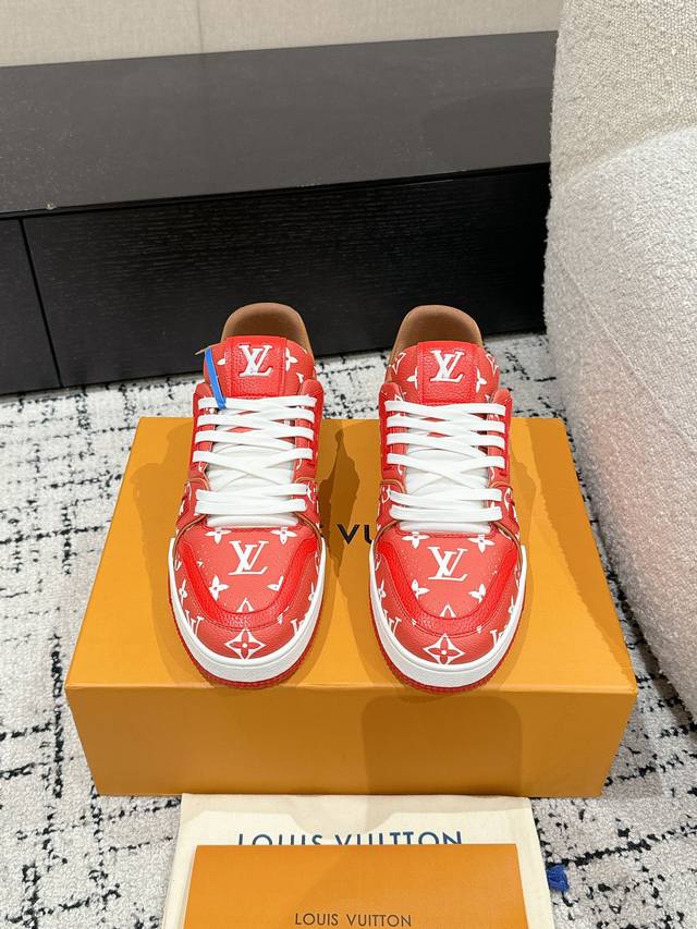 顶级版本 情侣款Lv 路易威登l家 Trainer 24 新款 休闲 运动鞋 滑板鞋Lv Trainer 运动鞋的灵感源自复古篮球鞋，代表 Virgil Abl