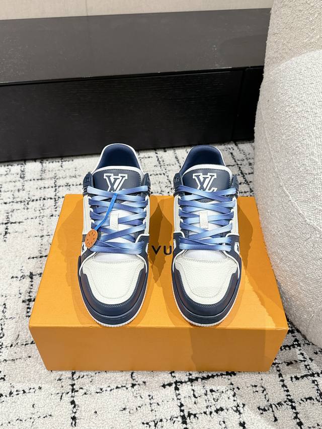 顶级版本 情侣款Lv 路易威登l家 Trainer 24 新款 休闲 运动鞋 滑板鞋Lv Trainer 运动鞋的灵感源自复古篮球鞋，代表 Virgil Abl