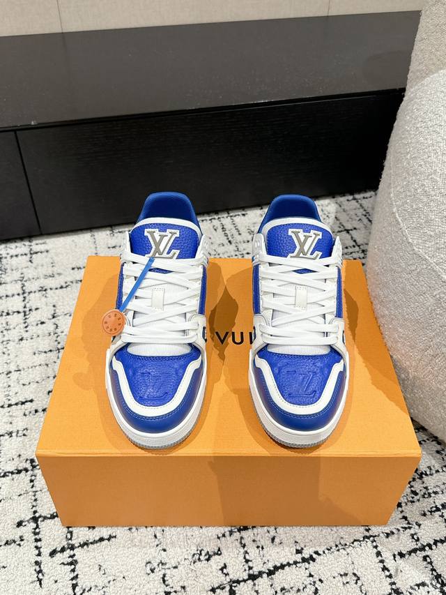 顶级版本 情侣款Lv 路易威登l家 Trainer 24 新款 休闲 运动鞋 滑板鞋Lv Trainer 运动鞋的灵感源自复古篮球鞋，代表 Virgil Abl