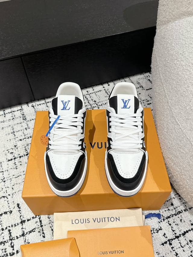 顶级版本 情侣款Lv 路易威登l家 Trainer 24 新款 休闲 运动鞋 滑板鞋Lv Trainer 运动鞋的灵感源自复古篮球鞋，代表 Virgil Abl