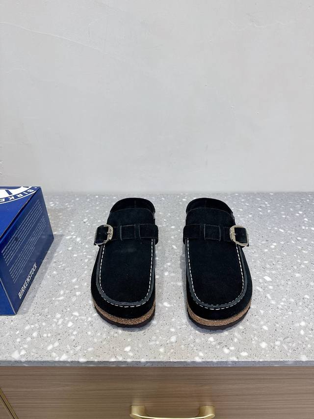 Birkenstock 博肯 情侣款 真软木休闲 半拖人体工程学设计符合脚形的脚床，软木材质穿着超级轻便舒适，楦形线条优美，做工精致，长时间穿着不累脚略显慵懒的