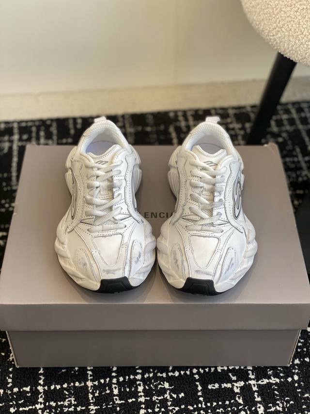 代购级Balenciaga 巴黎世家最新爆款 Sneaker系列 休闲 老爹鞋 运动鞋整体鞋型汲取了balenciaga Track和balenciaga Ru