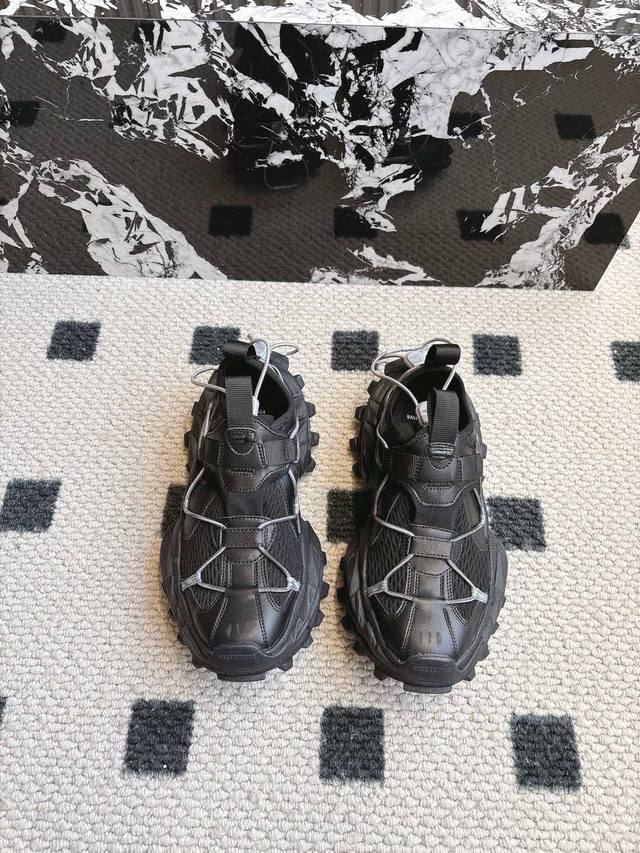 男款+20顶级版本Balenciaga 巴黎世家 15代 Hike Sneakers 情侣款 户外鞋25年最新款春夏徒步运动鞋 可调节弹力绳子细节从脚面延伸到鞋