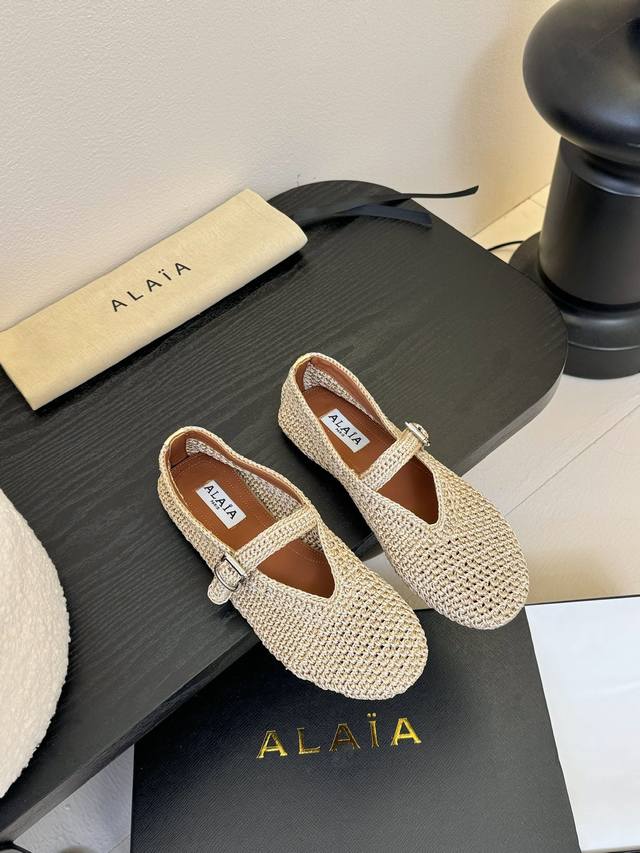 Alaia 25Ss 春夏 芭蕾舞鞋 法国高端一线高定品牌 Azzedinealaia:时尚界最后的手艺人只忠于展现女性身体曲线的裁剪之王 始创于1979年的品