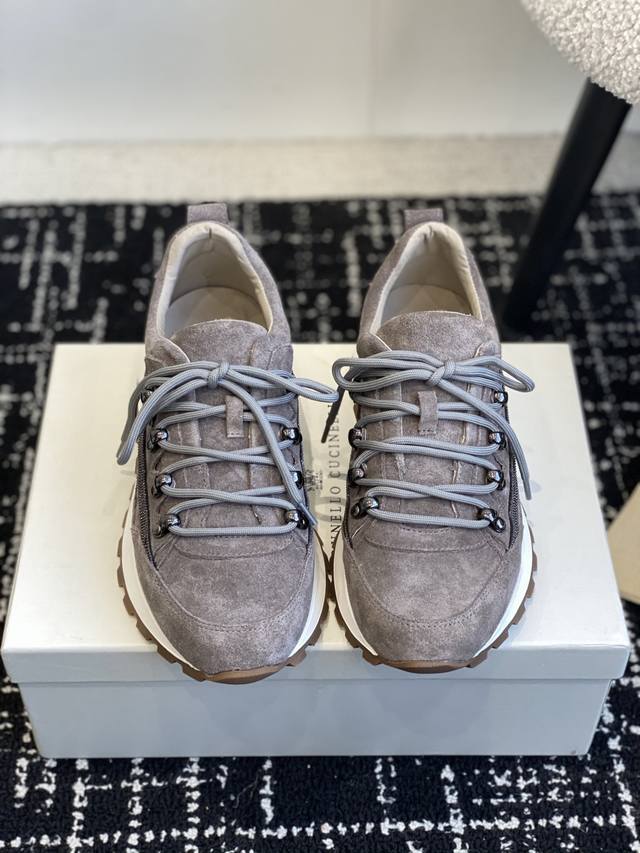 代购级Brunello Cucinelli 25Ss 最新 Bc 系带 休闲鞋 阿甘鞋鞋面进口麂皮 进口牛皮 内里进口羊毛 羊皮里 0.5Mm圆形冲孔设计 透气