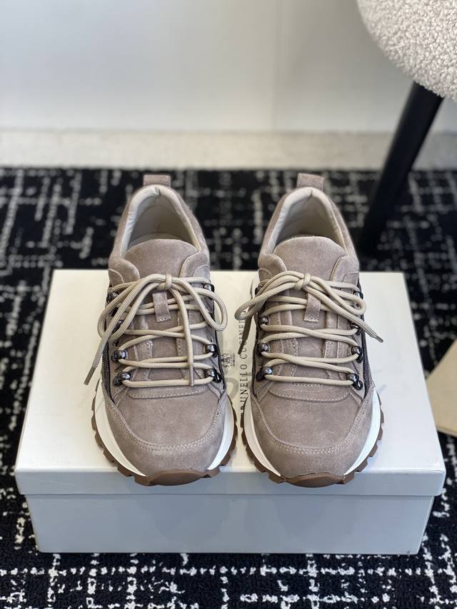 代购级Brunello Cucinelli 25Ss 最新 Bc 系带 休闲鞋 阿甘鞋鞋面进口麂皮 进口牛皮 内里进口羊毛 羊皮里 0.5Mm圆形冲孔设计 透气