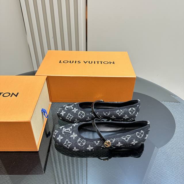 Louis Vuitton2025新款 顶级版本 原版开发 中古vintage复古文艺毛毛半拖代购级别！高级感十足！国内外博主刷爆的一款，复古又时髦 上脚美炸了