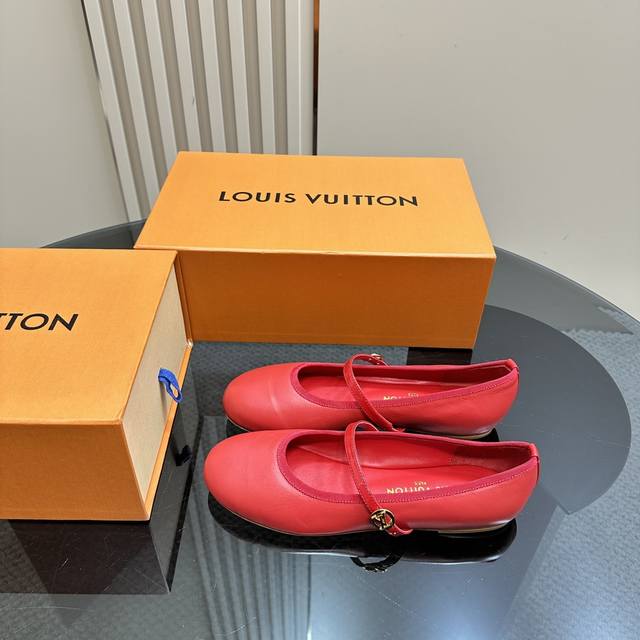 Louis Vuitton2025新款 顶级版本 原版开发 中古vintage复古文艺毛毛半拖代购级别！高级感十足！国内外博主刷爆的一款，复古又时髦 上脚美炸了