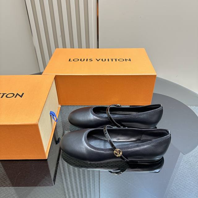 Louis Vuitton2025新款 顶级版本 原版开发 中古vintage复古文艺单鞋代购级别！高级感十足！国内外博主刷爆的一款，复古又时髦 上脚美炸了！官