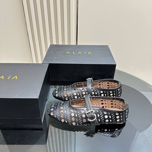 最高版出厂Alaia｜法国高端一线高定品牌Azzedinealaia:时尚界最后的手艺人只忠于展现女性身体曲线的裁剪之王始创于1979年的品牌alaia一直主售