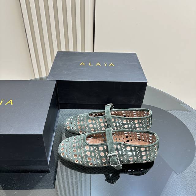 最高版出厂Alaia｜法国高端一线高定品牌Azzedinealaia:时尚界最后的手艺人只忠于展现女性身体曲线的裁剪之王始创于1979年的品牌alaia一直主售