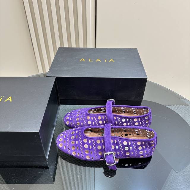 最高版出厂Alaia｜法国高端一线高定品牌Azzedinealaia:时尚界最后的手艺人只忠于展现女性身体曲线的裁剪之王始创于1979年的品牌alaia一直主售