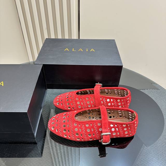 最高版出厂Alaia｜法国高端一线高定品牌Azzedinealaia:时尚界最后的手艺人只忠于展现女性身体曲线的裁剪之王始创于1979年的品牌alaia一直主售