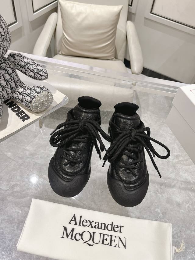 出女 男 最新火爆情侣款Alexander Mcqueen 亚历山大 麦昆 24Ss 秋冬最新 Flexion系列 复古 休闲 运动鞋原版购入开发 做货 这款f