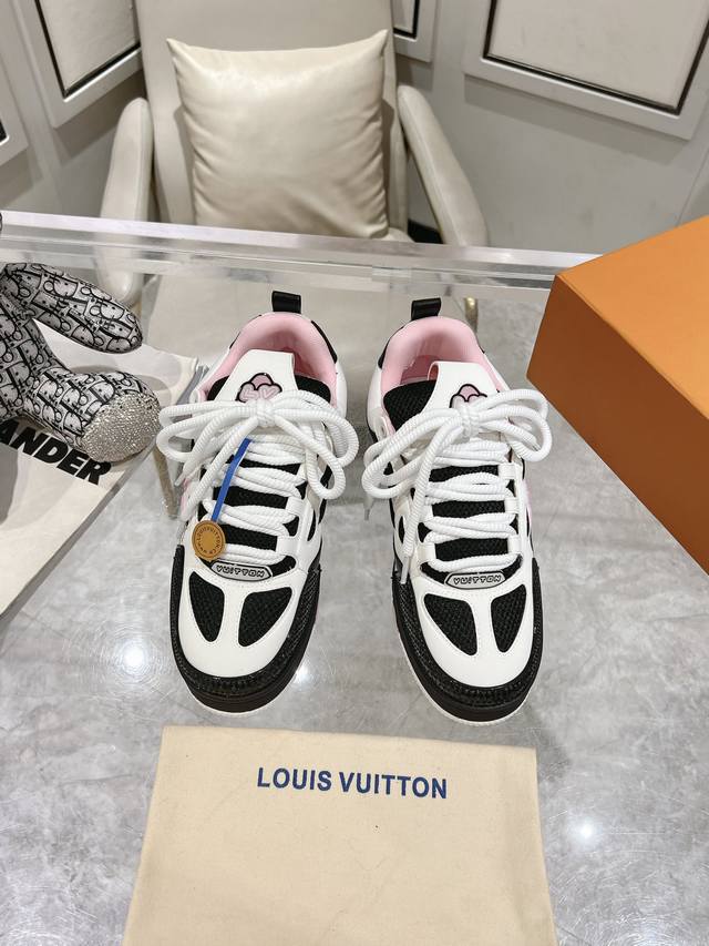 工厂价 Lv Aw23 Sk8面包鞋新款运动鞋 高品质新版面全系列发售～ 颜值确实堪称休闲界的天花板！ 对版高品质，颜色齐全！原版大底！ Size:35-45