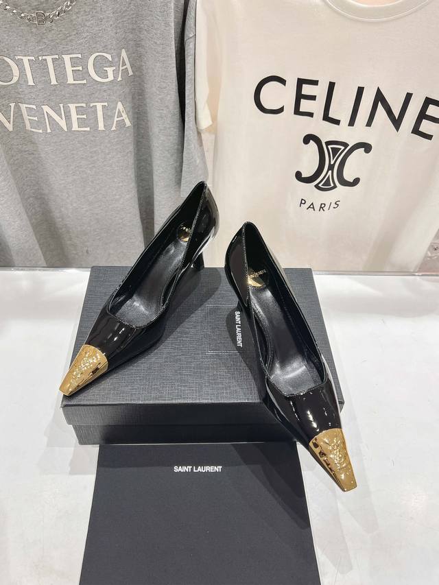 高版本出厂Saint Laurent 圣罗兰ysl 25Ss春夏全新金属小方头高跟鞋单鞋～今年大热的复古金属头搭配，野性自由高雅性感并存，收男也收女的ysl不接