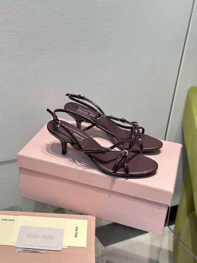 Miu Miu 25S早春新品走秀款凉鞋穿脱方便