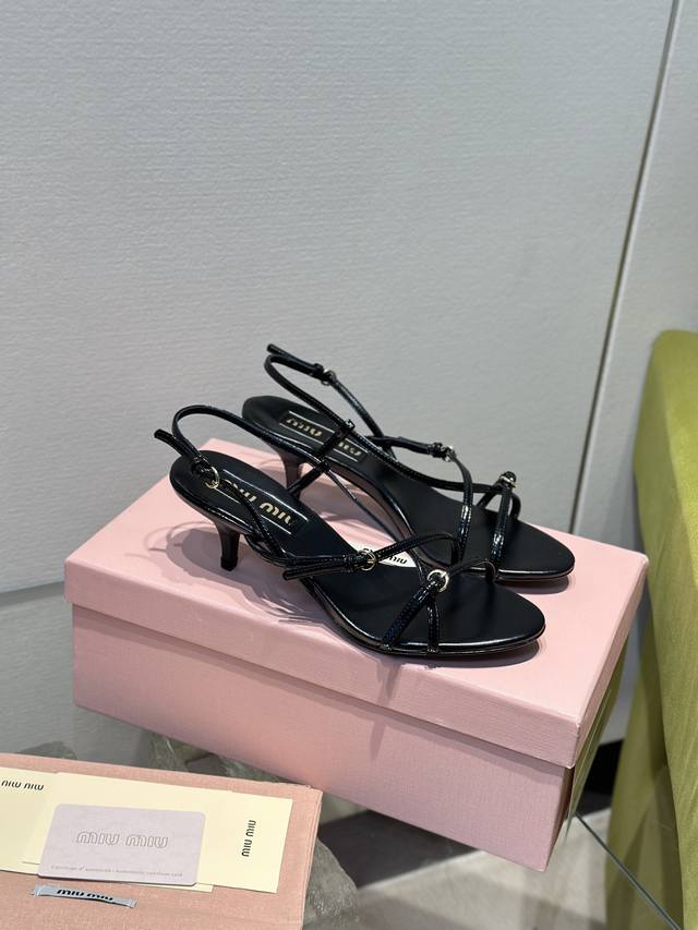 Miu Miu 25S早春新品走秀款凉鞋穿脱方便