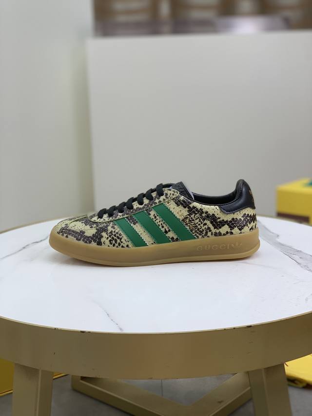 工厂价 顶级版本Adidas X Gucci联名款gazelle运动鞋 情侣款休闲板鞋原版购入开发 做货 阿迪达斯x古驰世纪联名爆款 融汇两个品牌丰富且历史悠久