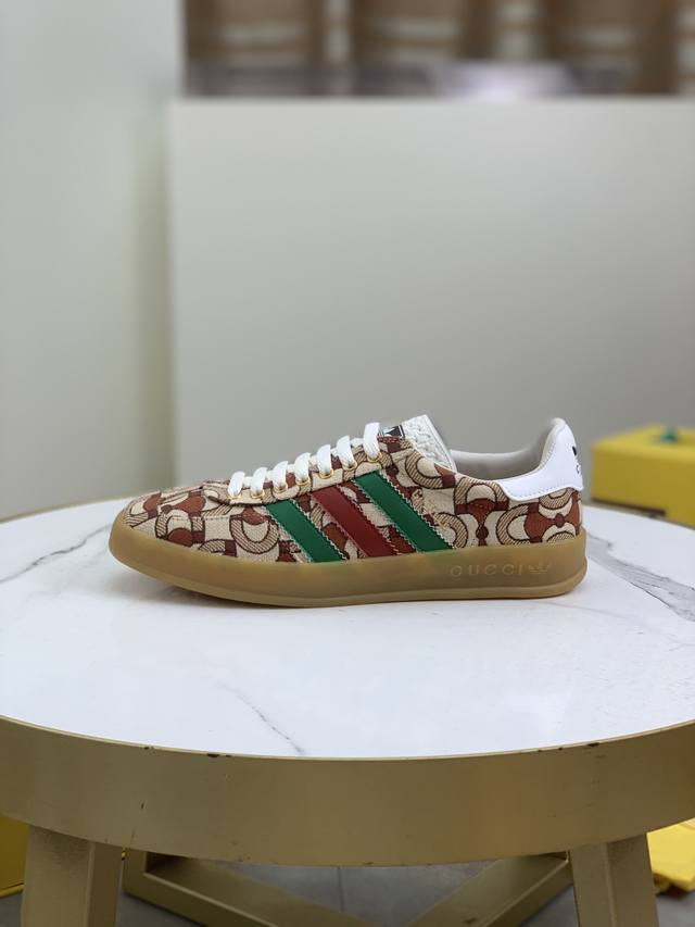 工厂价 顶级版本Adidas X Gucci联名款gazelle运动鞋 情侣款休闲板鞋原版购入开发 做货 阿迪达斯x古驰世纪联名爆款 融汇两个品牌丰富且历史悠久