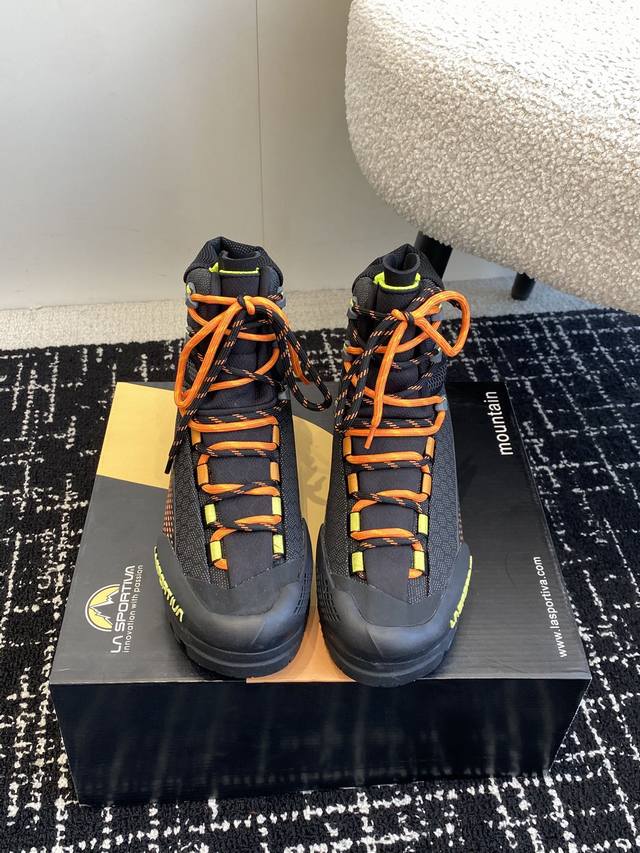 代购级Lasportiva Aequilibrium Trek重装徒步鞋 蜂巢式结构鞋面，耐磨抗造持久提供保护鞋面采用1.6毫米防水皮革，在防水的同时具备良好的