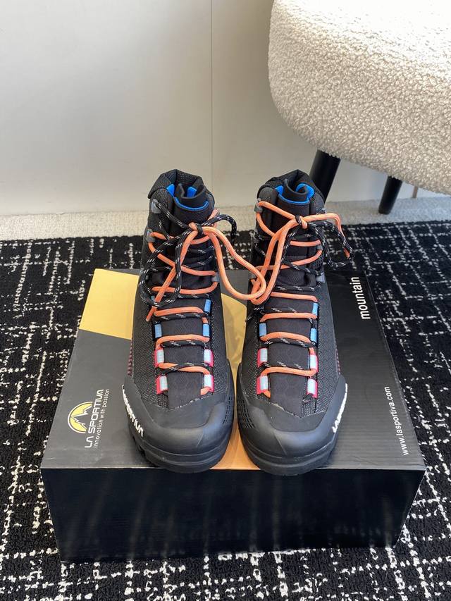 代购级Lasportiva Aequilibrium Trek重装徒步鞋 蜂巢式结构鞋面，耐磨抗造持久提供保护鞋面采用1.6毫米防水皮革，在防水的同时具备良好的