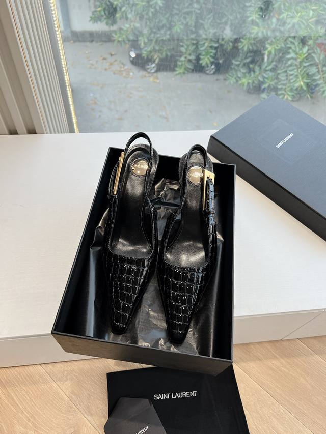 G988顶级品质saint Laurent 圣罗兰lee金属钻链条高跟鞋ysl姐姐的美丽尤物高跟鞋 又是人间圣罗兰 Rose同款的小方头 高跟鞋化很好修饰脚型，