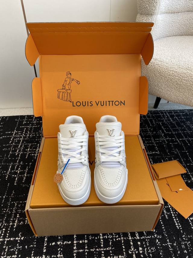 代购级Louis Vuitton 24Ss 钮钉系列 驴家的爆款！Trainer板鞋，每个人都必须入的款，绝不后悔！超级百搭高级！什么衣服都好搭 最主要是超耐看