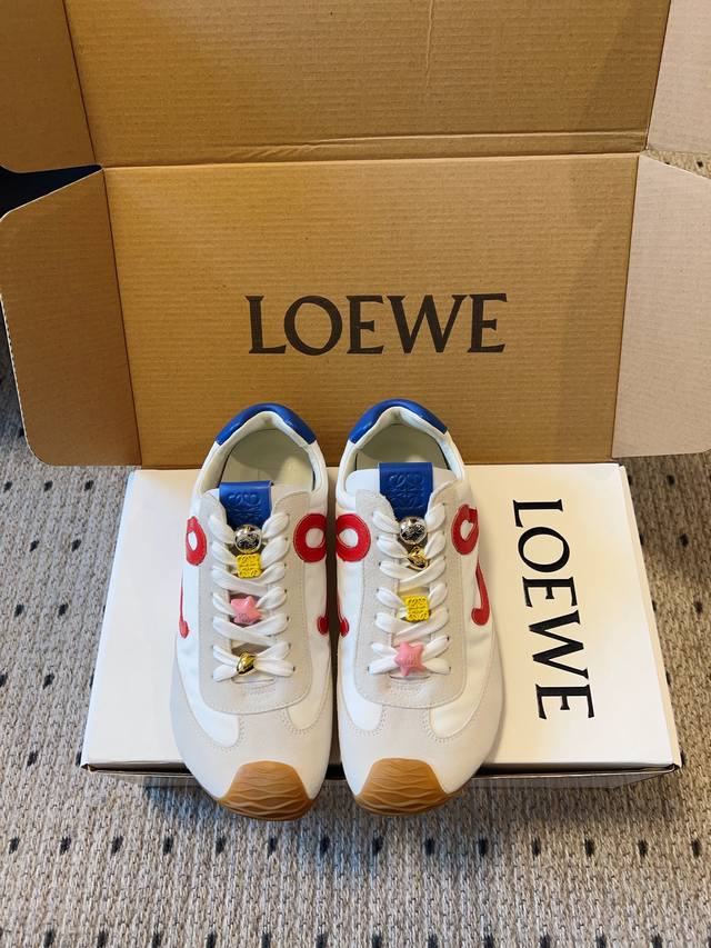 顶级品质 罗意威 Loewe 全新flow Runner2.0系列新款走秀情侣款运动鞋全新配色复古系列跑鞋 之前被他家种草的宝宝.这次的款式千万不要错过.轻便舒