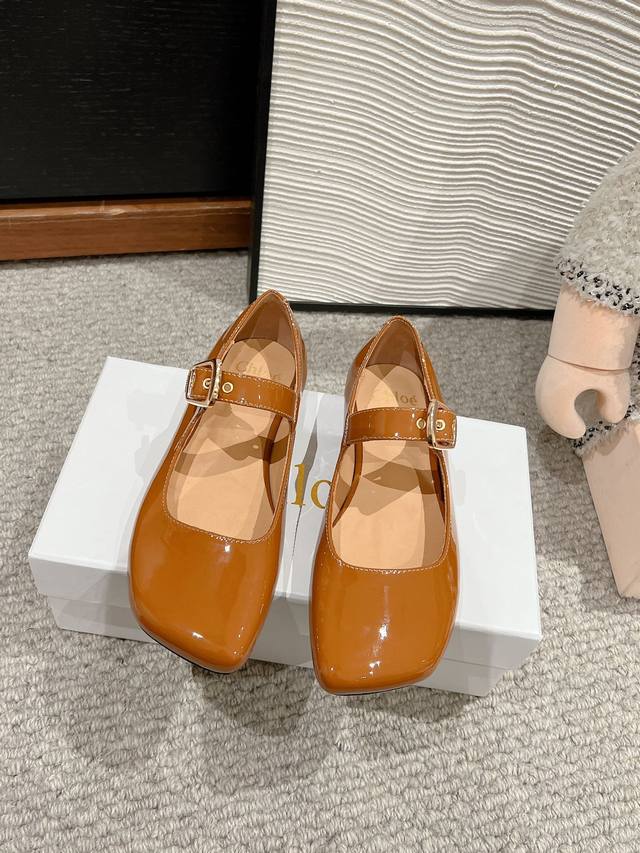 顶级品质Chloe Ss25 New Arrival～克洛伊2025春夏玛丽珍平底鞋新品简约又百搭，舒适度小仙女必入单品！鞋面软漆皮+羊皮内里意大利进口真皮大底