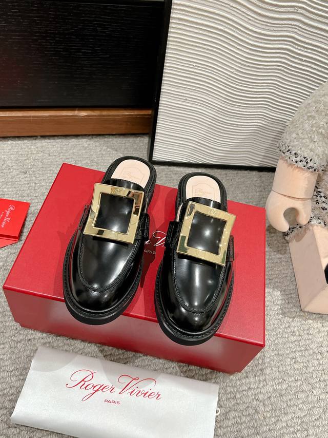 顶级品质Roger Vivier Fw25 New Arrival～Rv2025春夏新款钻扣穆勒拖鞋经典鞋型，经典水晶方扣，厚底增高效果满分超级好搭配的夏季单品