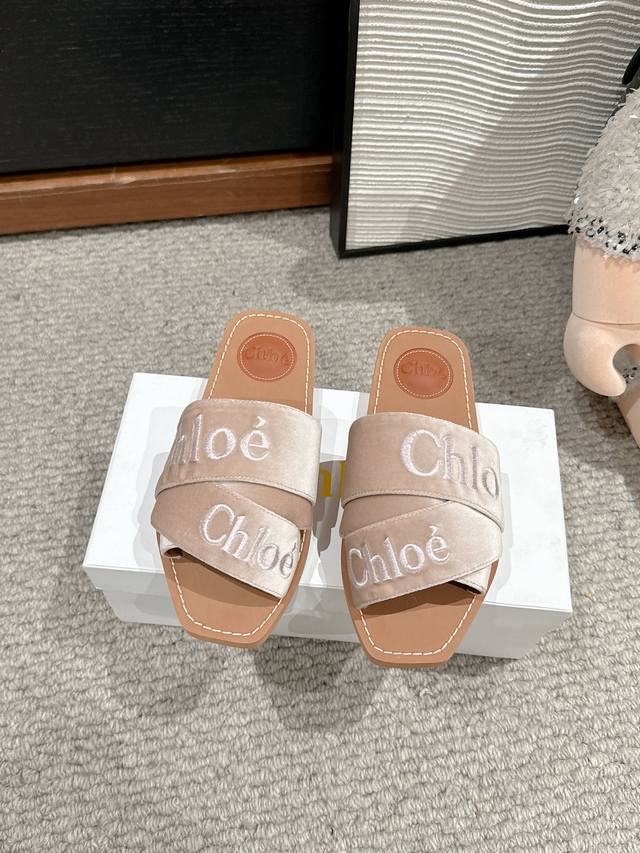 顶级品质Chloe Ss25 New Arrival～克洛伊2025春夏新品｜平底拖织带鞋面电绣logo图案，非常有视觉冲击力大地色系的鞋底，非常的舒适 百搭～