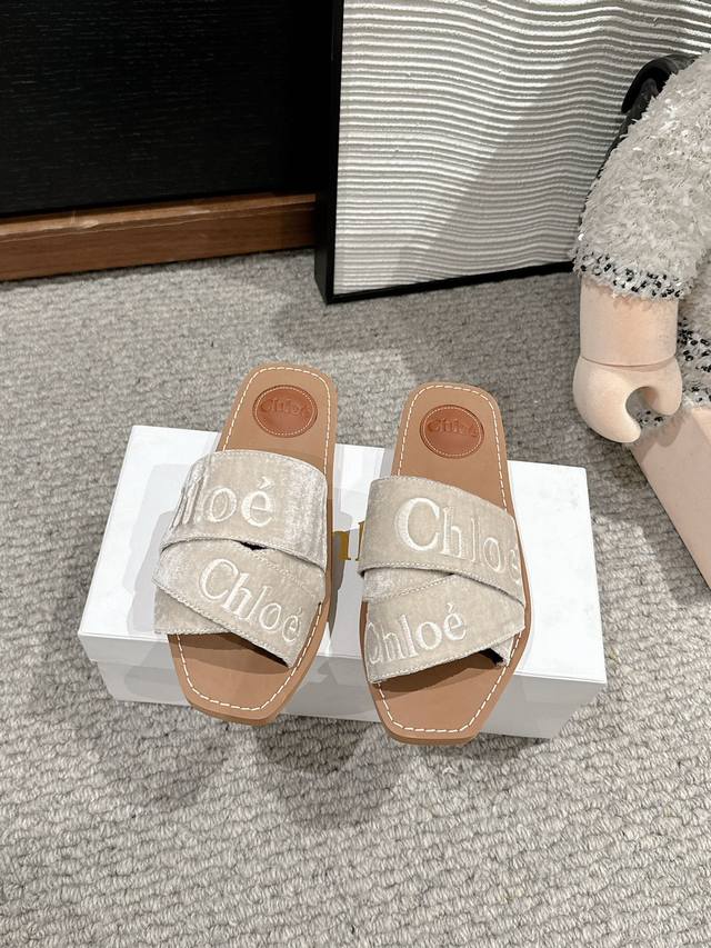 顶级品质Chloe Ss25 New Arrival～克洛伊2025春夏新品｜平底拖织带鞋面电绣logo图案，非常有视觉冲击力大地色系的鞋底，非常的舒适 百搭～