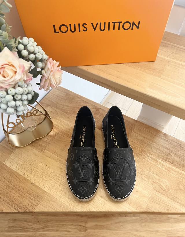 女款 男款Lvui Vuitton 路易威登 顶级代购货，男女同款 渔夫鞋 ！Hk海港城原版购入，原版一比一开发，绝对放心卖！Starboard 平面便鞋取材柔