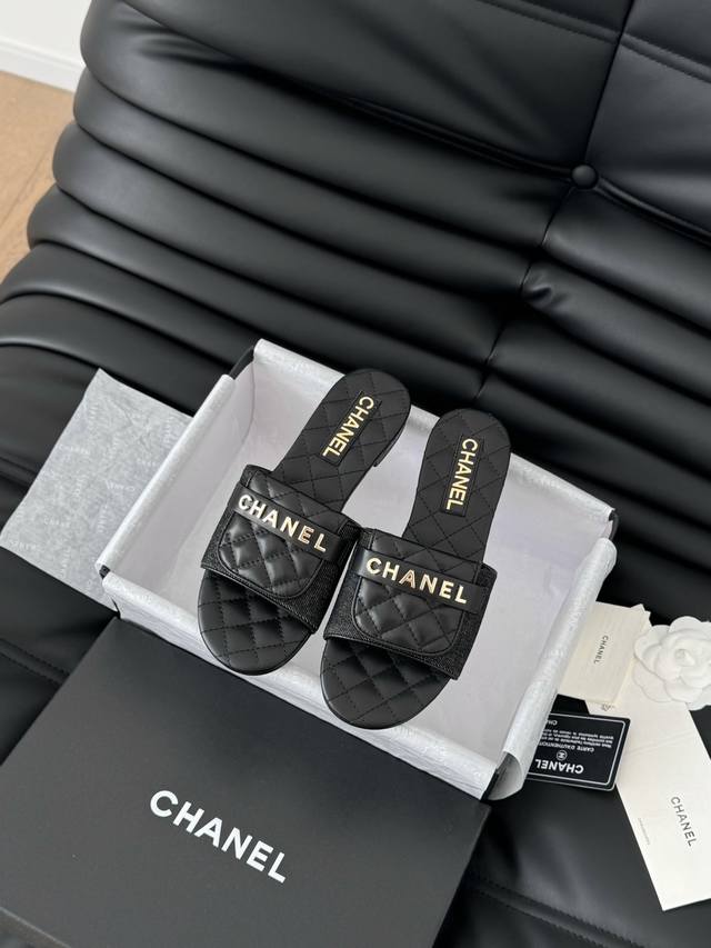 Chanel 25C新款书包扣拖鞋回归的经典书包扣设计特别vintage 复古味十足乐福鞋也长到了审美上鞋面牛皮 内里羊皮 原版大底Size:35-39 其他码