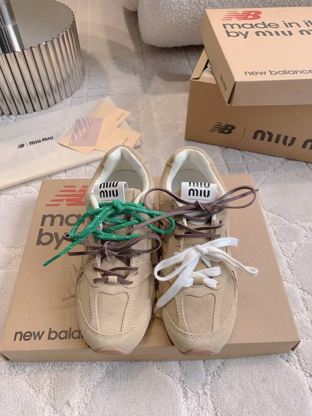 绒面 皮面 毛里加20Miu X Newbalance 合作款运动鞋 新增内增高 上脚秒变大长腿 神来之鞋 上脚太好看啦 闭眼入 各种穿搭都能驾驭 配色好美内增