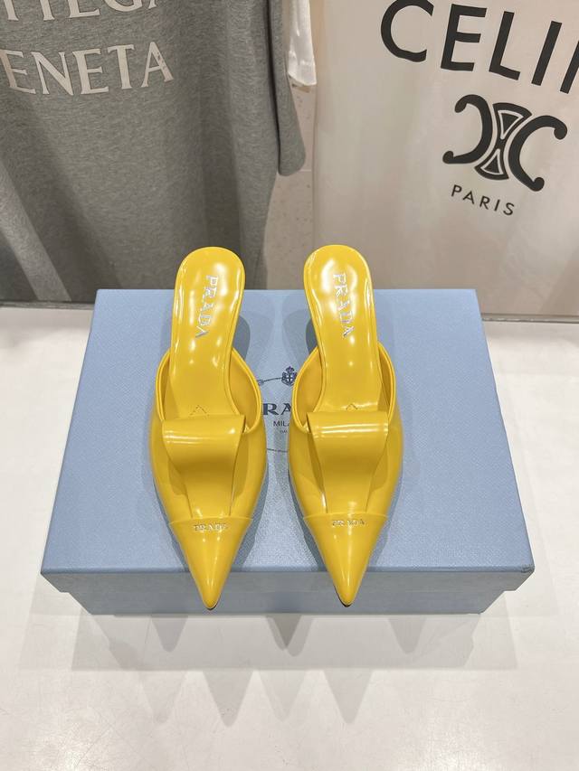 高版本出厂Prada* 普拉达25Ss春夏新品玛丽珍尖头高跟凉鞋拖鞋单鞋时装鞋原版购入1:1开发，细节完美，上脚舒适可任意配搭春夏的美饰服丽，精耐致看鞋面：原版