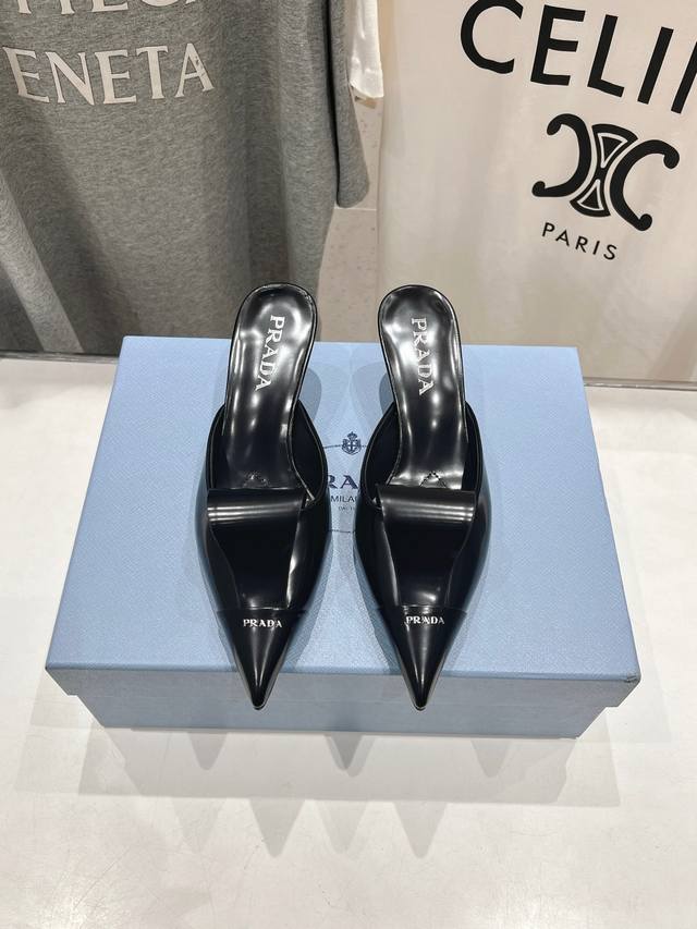 高版本出厂Prada* 普拉达25Ss春夏新品玛丽珍尖头高跟凉鞋拖鞋单鞋时装鞋原版购入1:1开发，细节完美，上脚舒适可任意配搭春夏的美饰服丽，精耐致看鞋面：原版