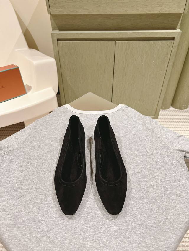 Loro Piana 新款发布原版羊京面，内里羊皮，真皮大底 邂逅一场工艺热情，原版一比一高定复刻！码数35-41 40 41定制全套专柜同步包装！