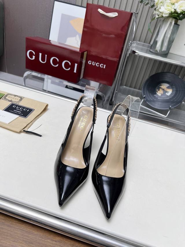 出厂 顶级版本 Gucci 古驰 新款原版复刻金属字母链条浅口尖头高跟鞋漆皮单鞋，面牛漆皮 内里垫脚羊皮，35-42码